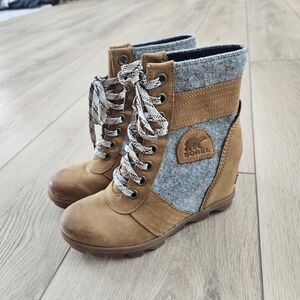 Sorel Women's Tan and Gray Lexie Lace Up Boots